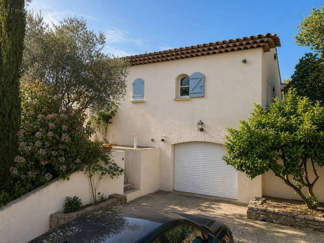 Autre à ROQUEBRUNE-SUR-ARGENS