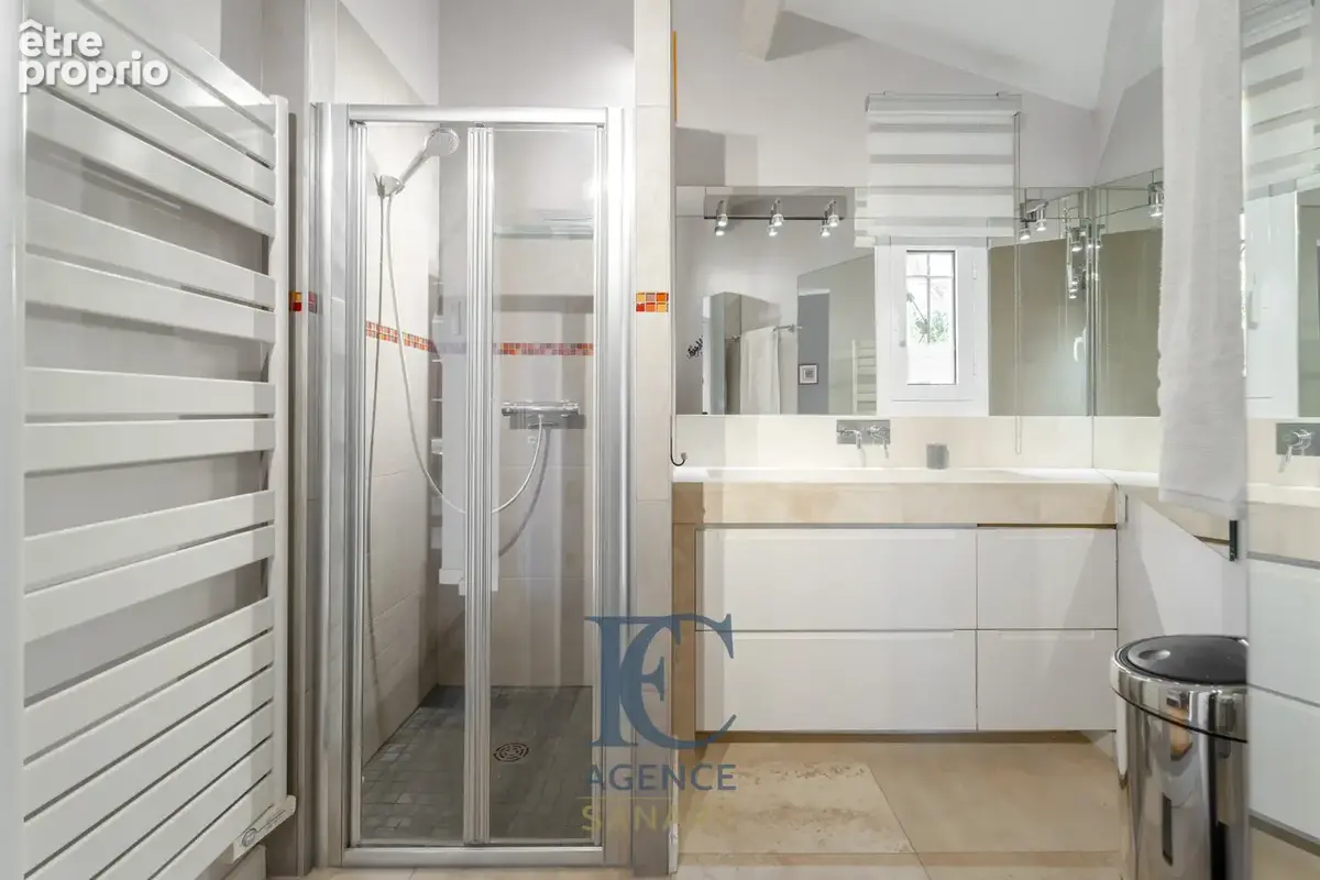 La Cride, Maison de 170 m2 habitables avec piscine, aperçu mer et garage - photo 7