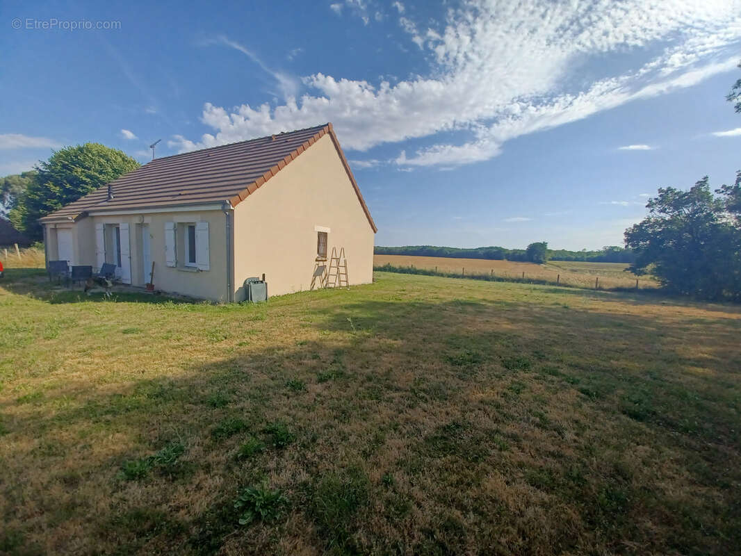 Maison à LA CHAPELLE-MONTLINARD