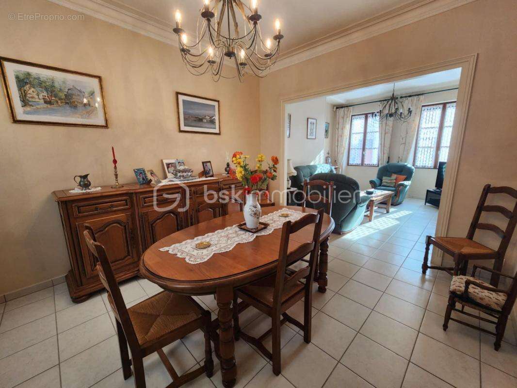 Maison à VILLENEUVE-LA-GUYARD