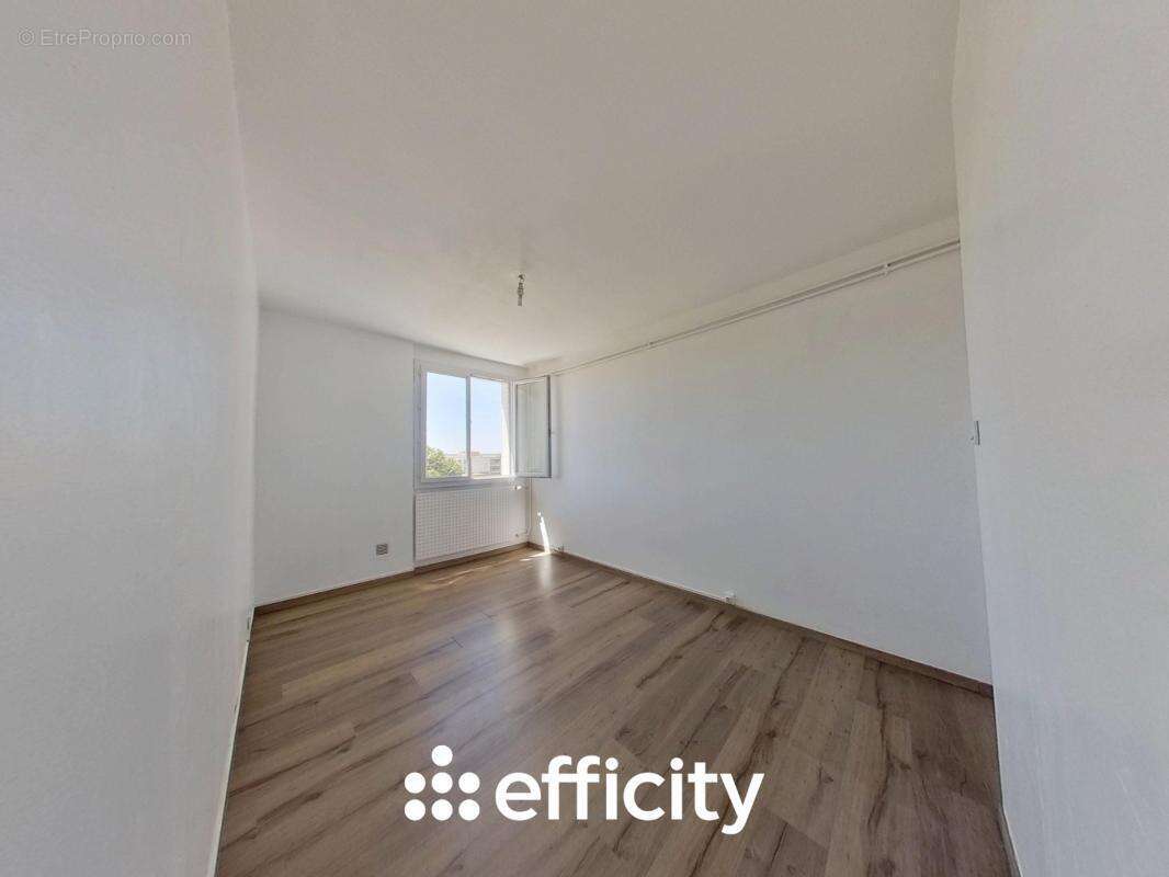 Appartement à MEYZIEU