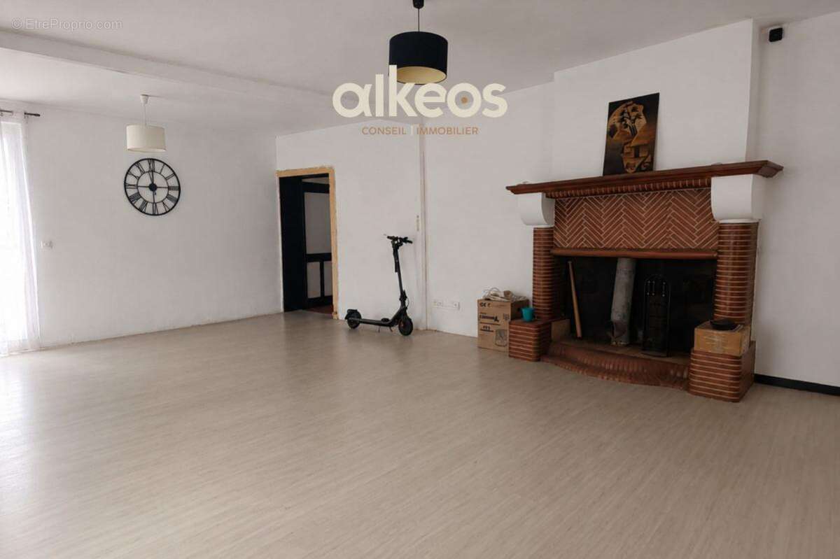 Maison 187 m² à Saint-Symphorien  - photo 3