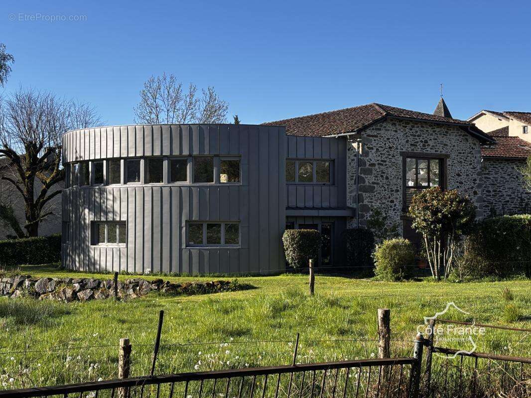 Maison à SAINT-ETIENNE-DE-MAURS