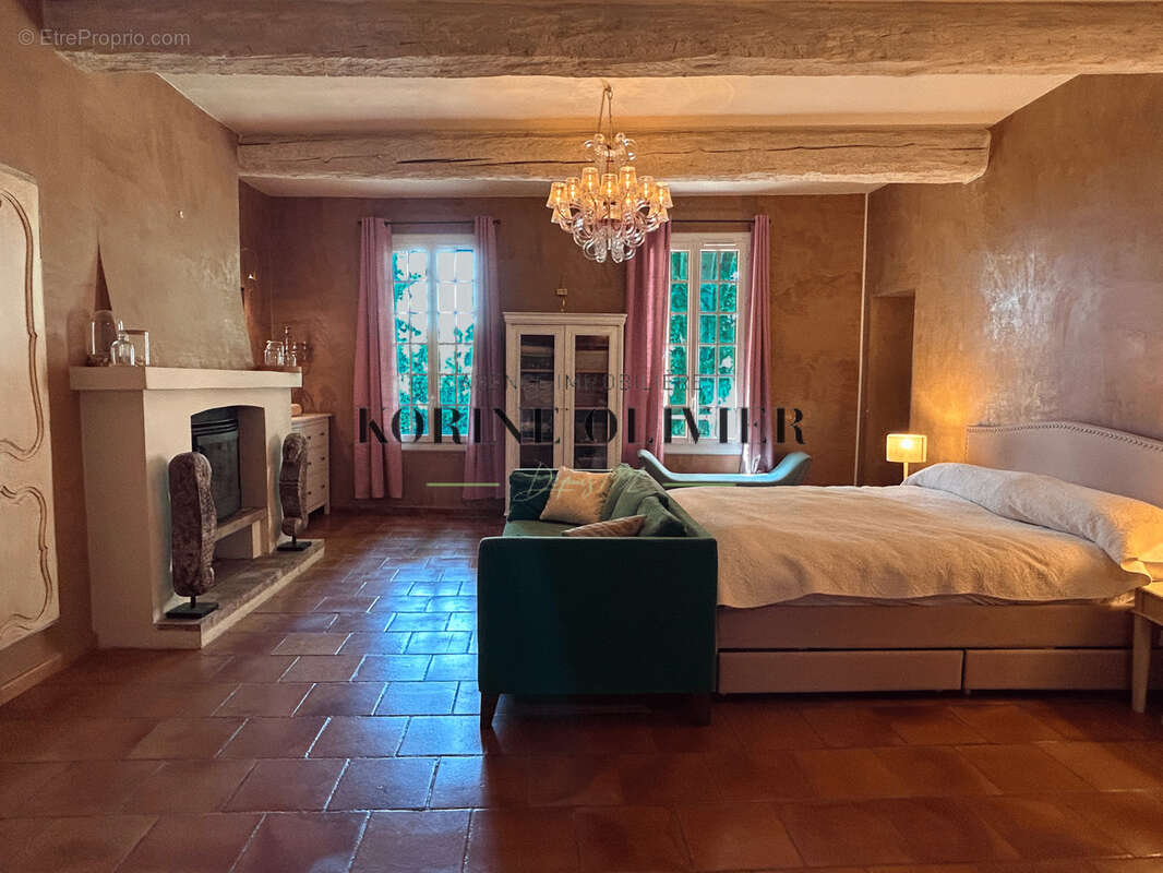 Aix-en-Provence : Maison de Maitre mitoyenne de 185 m2 avec piscine sur Parc d’environ 4200 m2. - photo 27