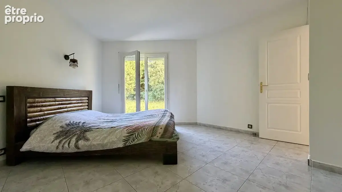 Maison T6 de 175 m² avec piscine plein sud, pool house et jacuzzi sur un terrain de 3 500 m² - photo 17