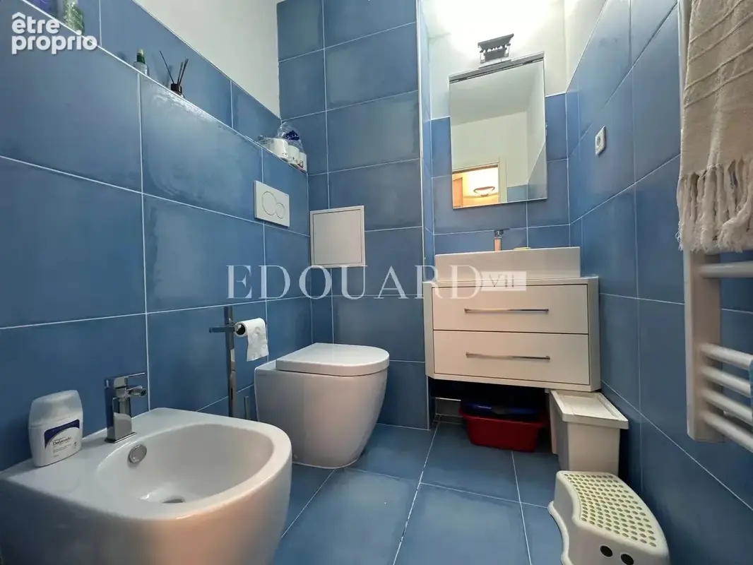 En exclusivité trois pièces en excellent état avec grande terrasse, vue mer et parking, face aux Sablettes - photo 24