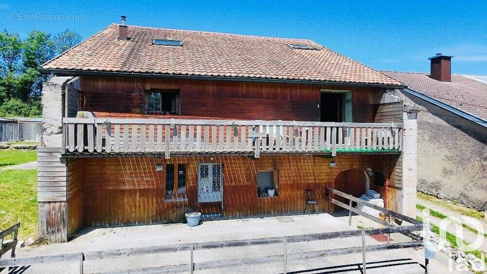 Maison 215 m² à Viry  - photo 2
