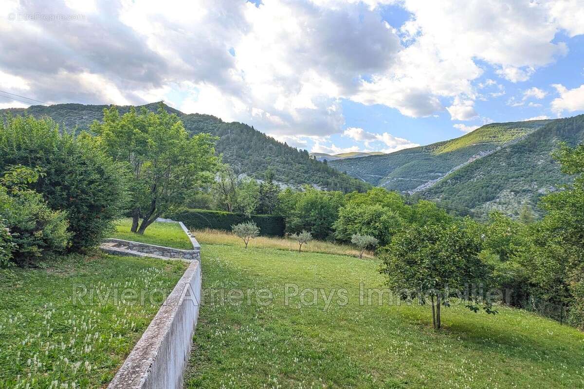 Maison à ENTREVAUX