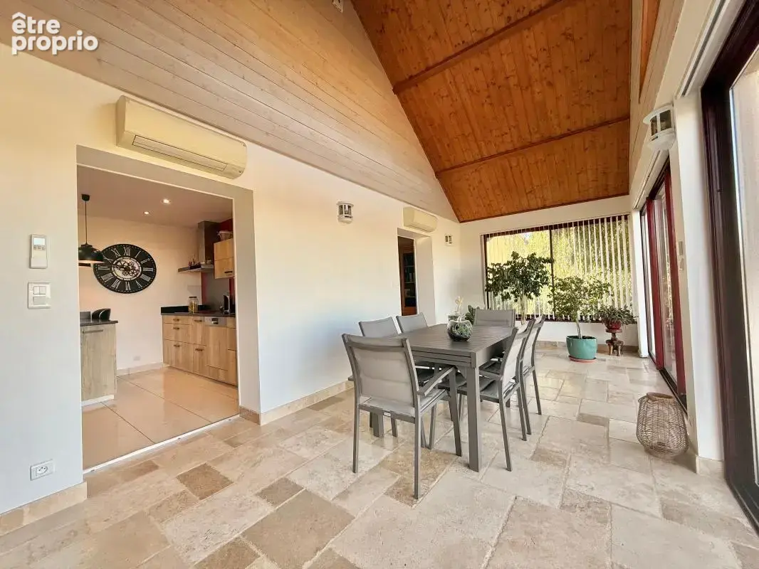 Maison avec sous-sol - 3 chambres et 2 bureaux - Terrain 730 m² avec piscine - photo 5