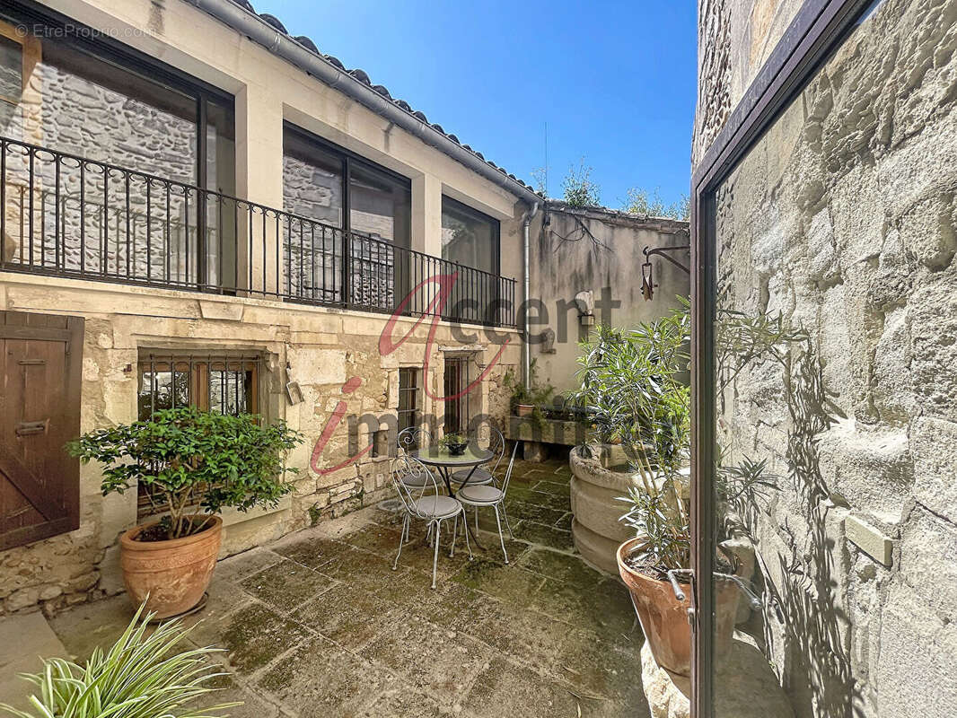 Maison à EYRAGUES