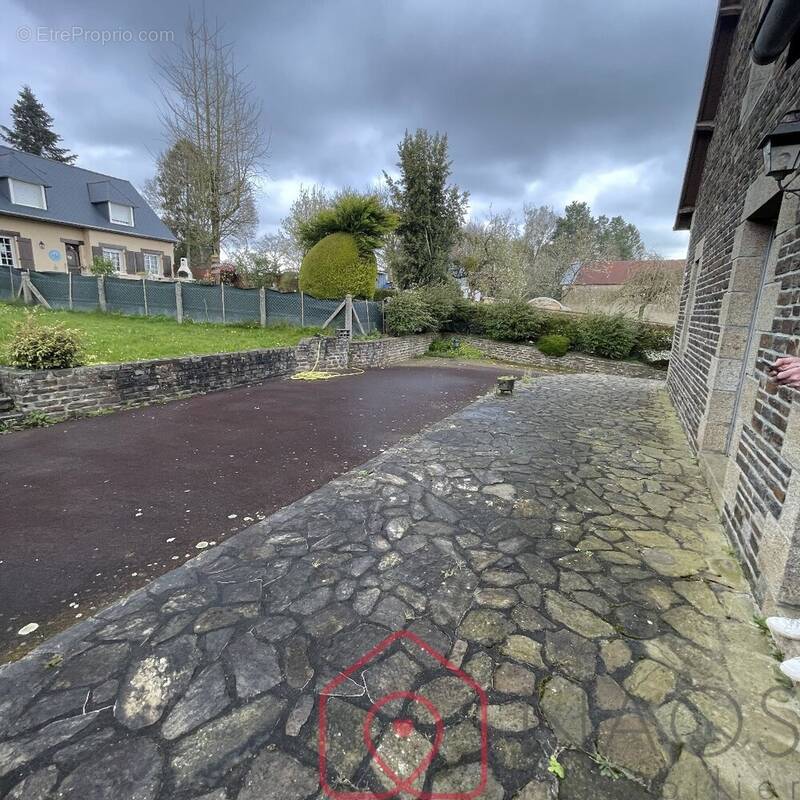 Maison à SAINT-HILAIRE-DU-HARCOUET