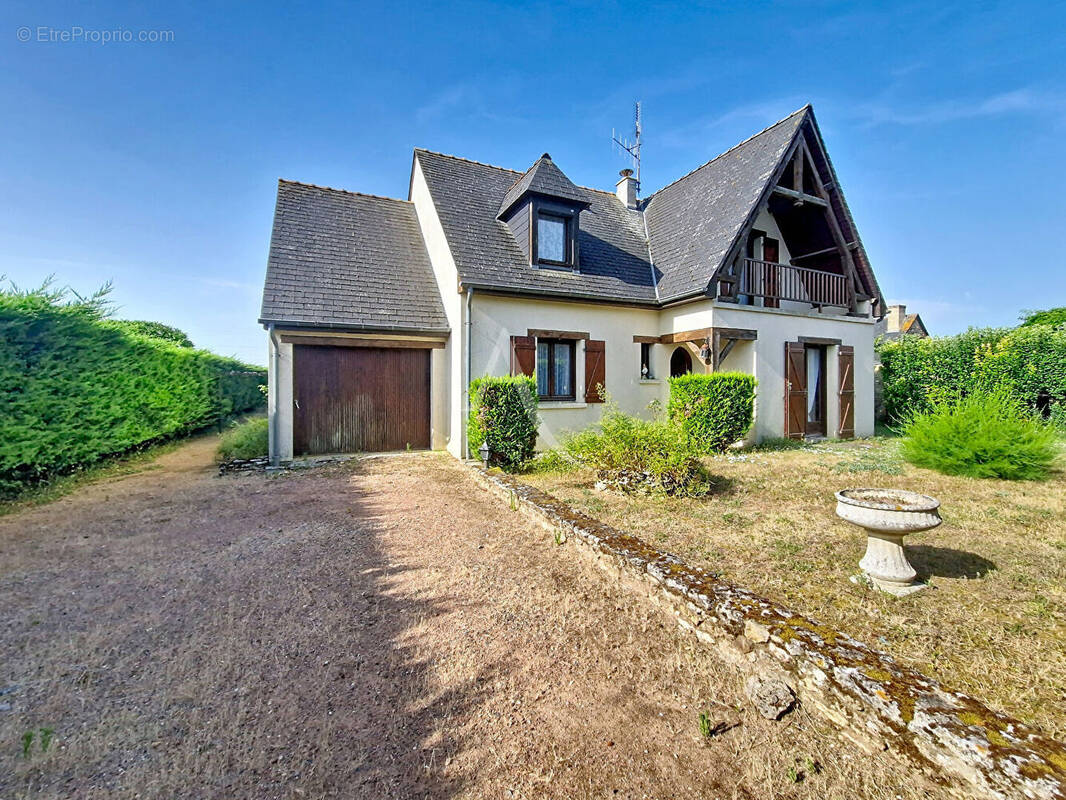 Maison à AMBILLOU-CHATEAU