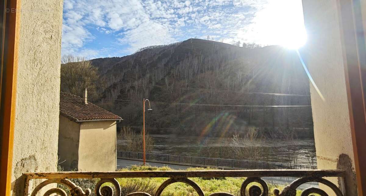 Maison à LIVINHAC-LE-HAUT