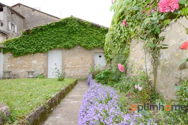 Maison à LA ROCHEFOUCAULD