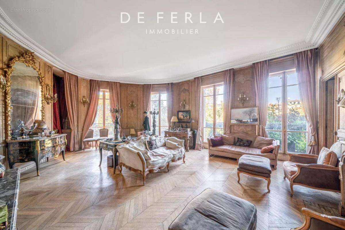 Appartement à PARIS-16E