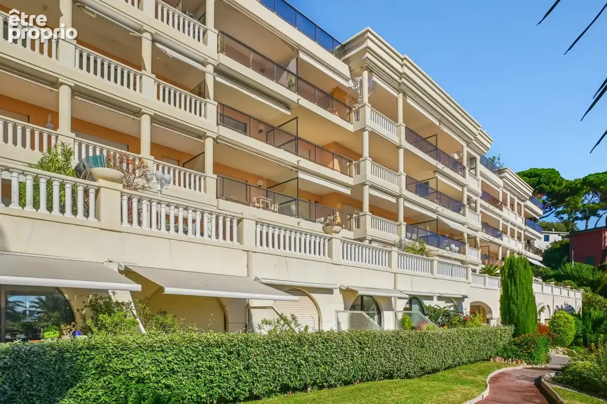 EXCLUSIVITE - CANNES CROIX DES GARDES - Studio, vue mer dans résidence avec piscine. Cave, poss. garage - photo 11