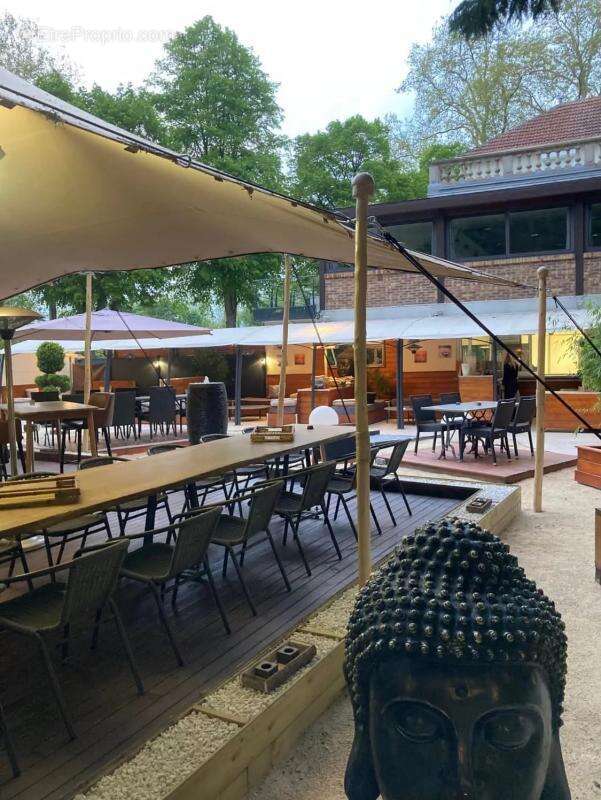 Commerce à CHALIFERT