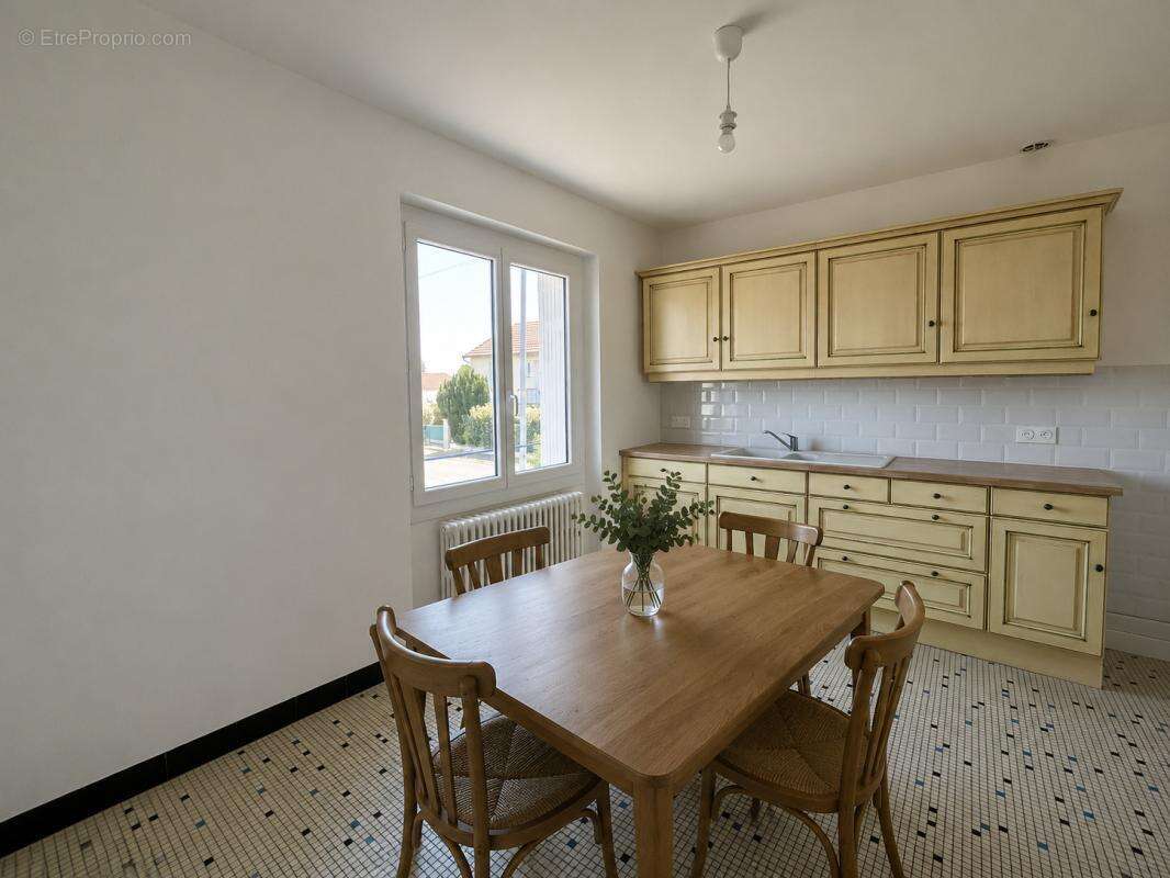 Maison à SAINT-PIERRE-D'EXIDEUIL