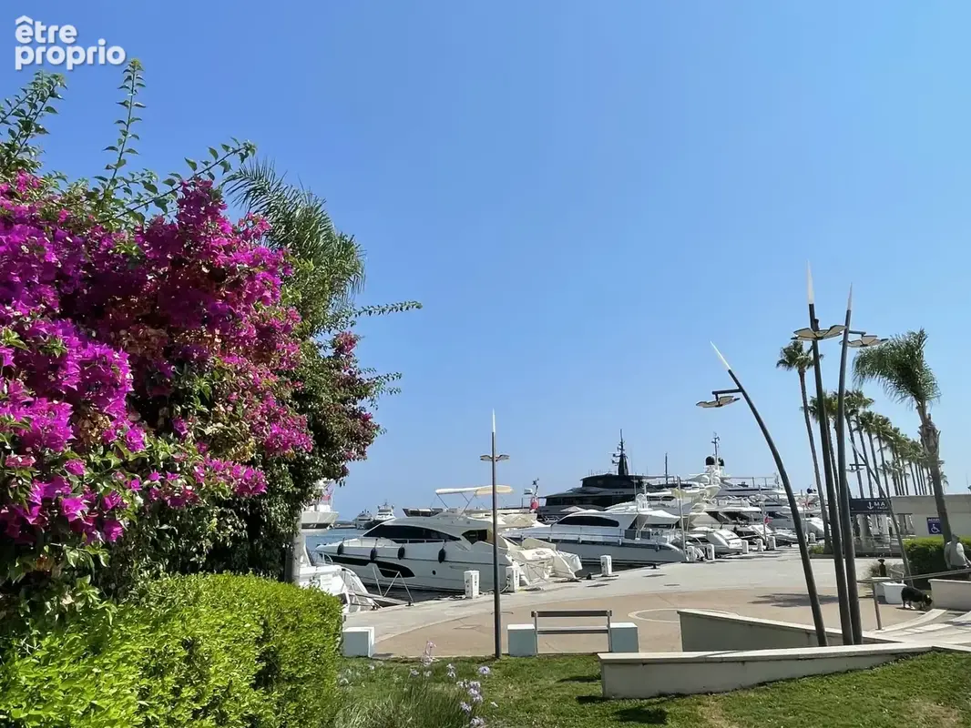 Appartement à vendre, rénové, proche port, vue mer avec terrasse - photo 4