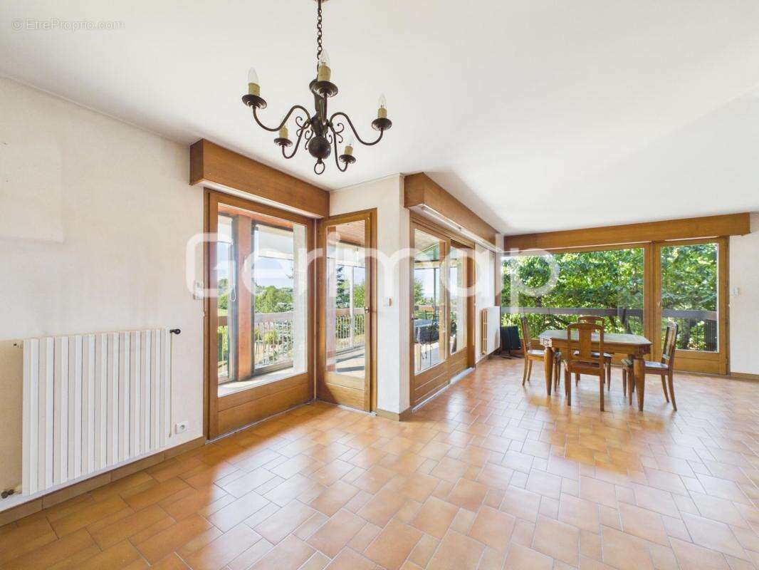 Vente - Maison - 8 pièces + cuisine - 180 m² - 795 000 € - - photo 10