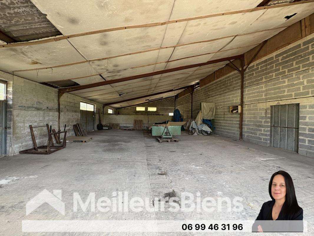 Sousmoulins 17130 : 750 m² de bâtiments sur terrain de 3522 m² - photo 4