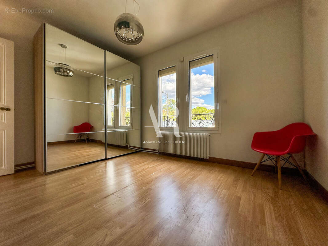 Maison à SAINT-MAUR-DES-FOSSES