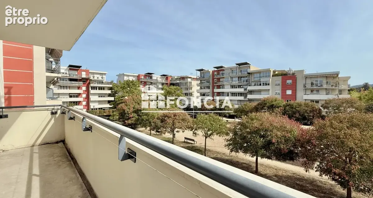 Appartement T3 avec terrasse et garage - photo 4