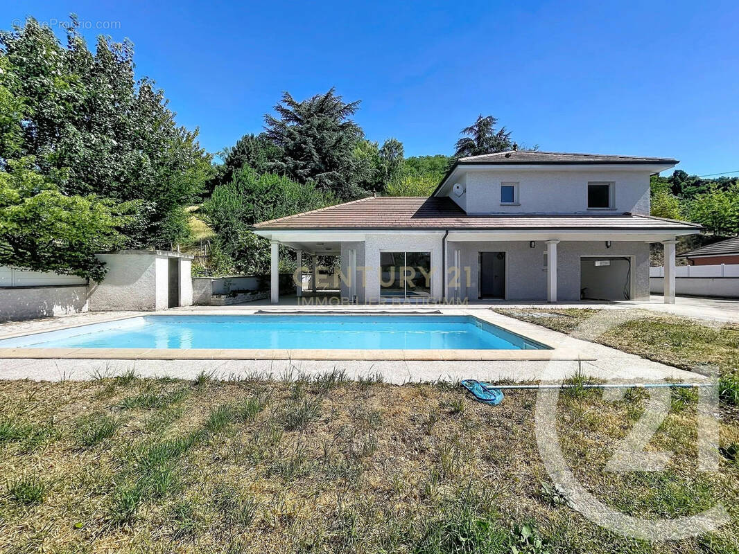 Maison à SAINT-CLAIR-DE-LA-TOUR