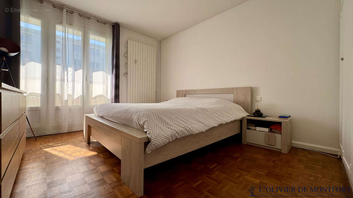 Appartement à NEAUPHLE-LE-CHATEAU