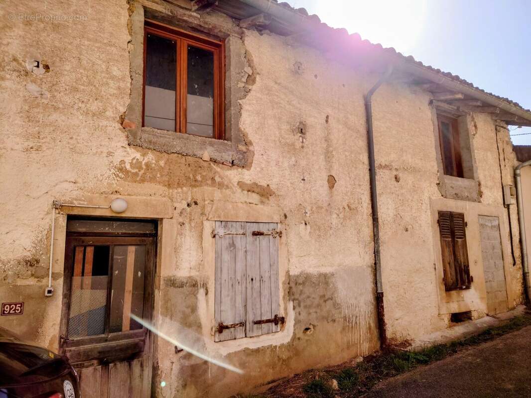 Maison à MARCHAMPT
