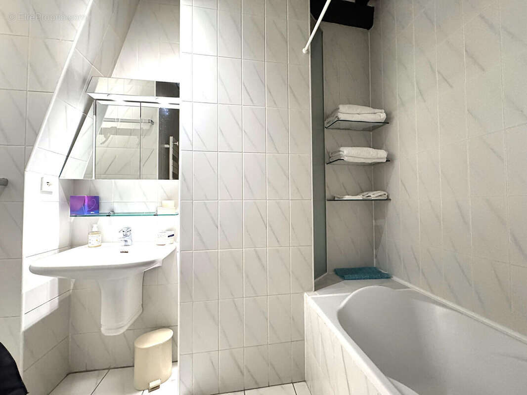 Appartement à PARIS-1E
