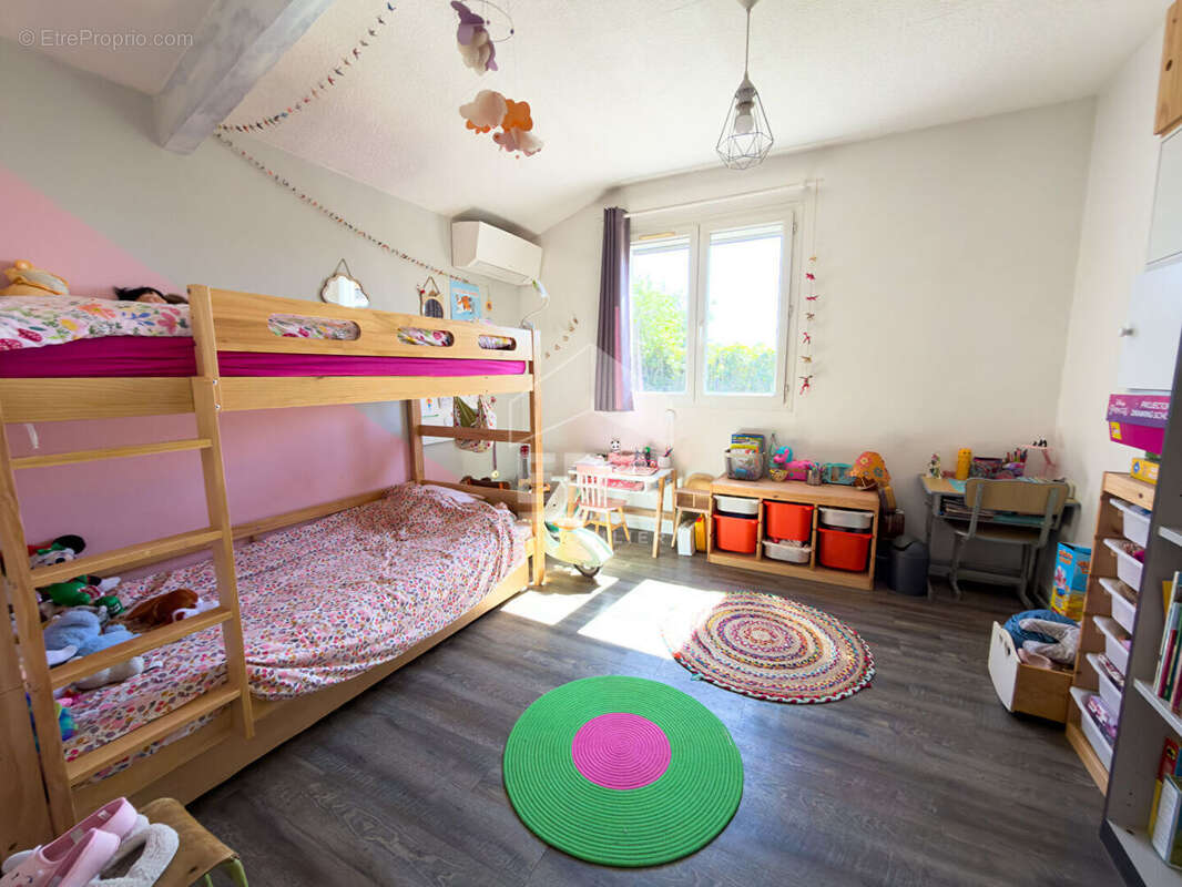 Maison à LA ROQUETTE-SUR-SIAGNE