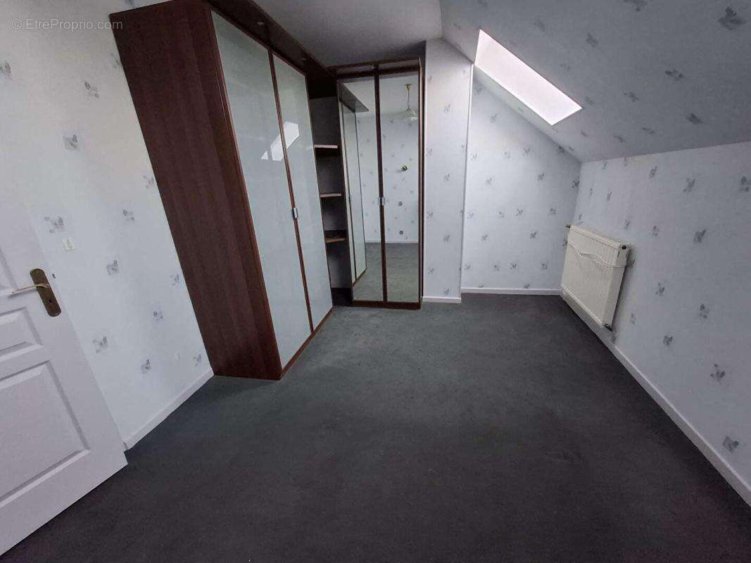 Immeuble comprenant 3 appartements 205m² + dépendances RUGLES - photo 6