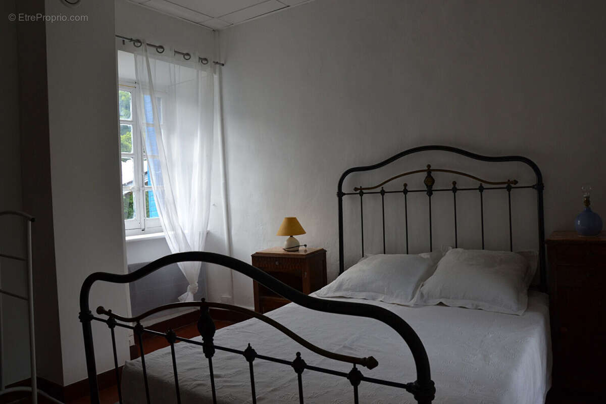 Courniou dans hameau maison T5 avec jardin terrasse garage et annexes - photo 10
