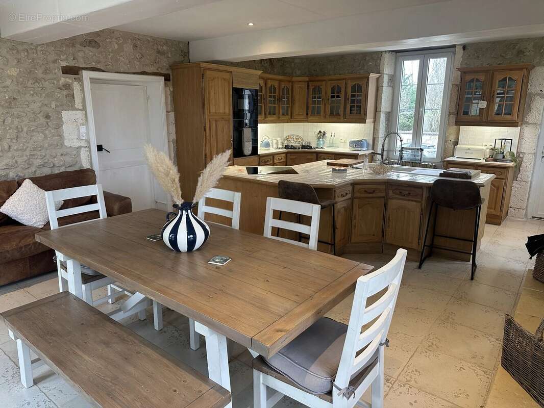 Maison à BLANZAC-PORCHERESSE