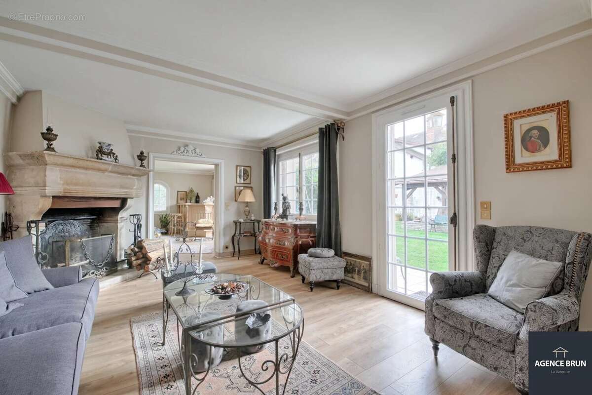 Maison à SAINT-MAUR-DES-FOSSES