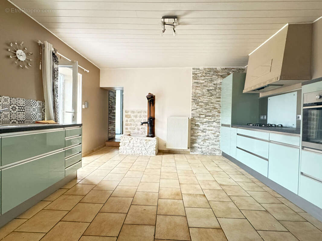 Maison à SURGERES