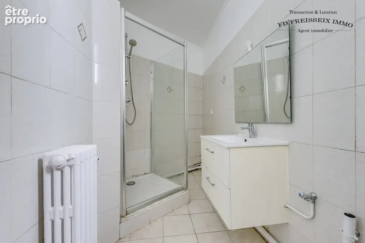 Salle d'eau avec WC