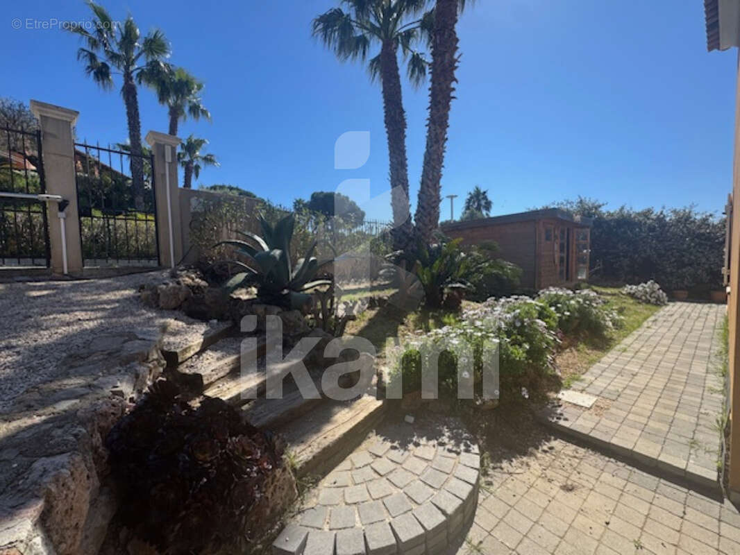 Maison à ROQUEBRUNE-SUR-ARGENS