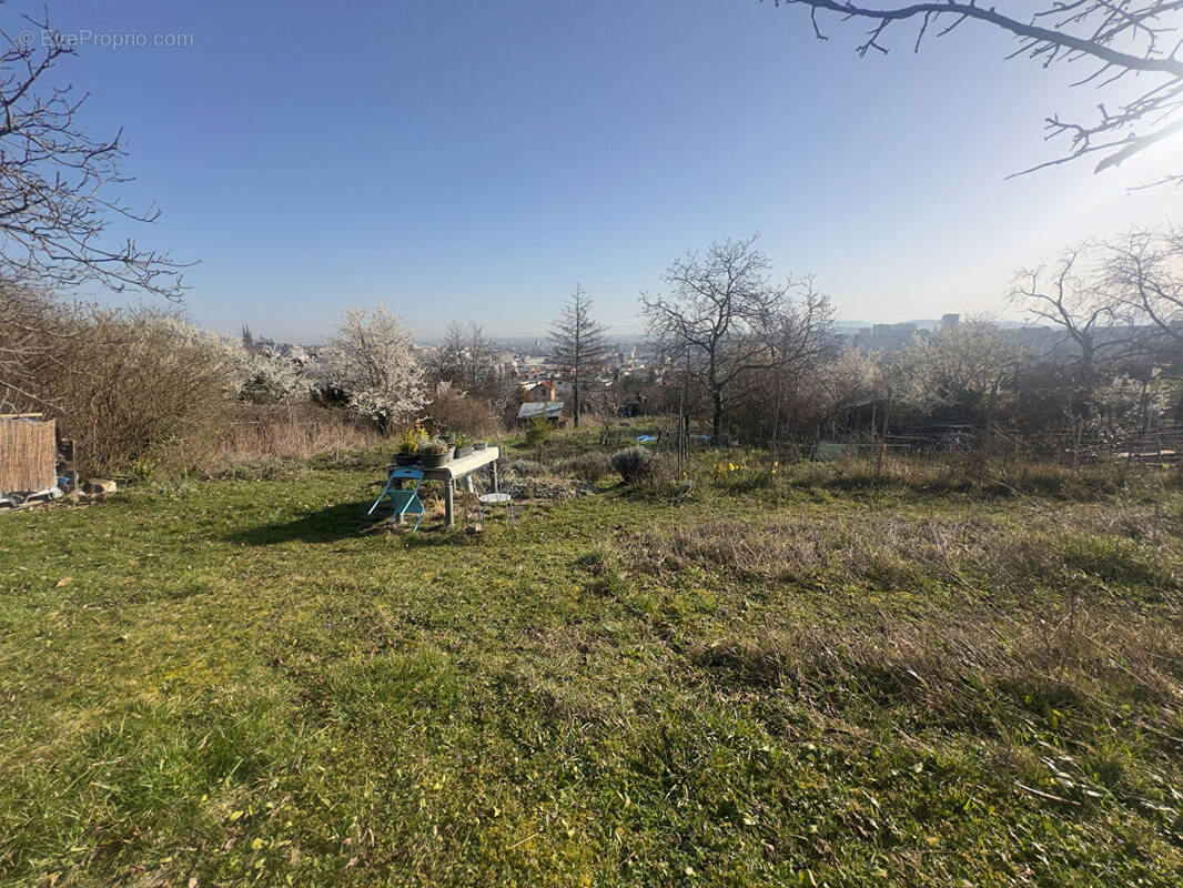 Terrain à CLERMONT-FERRAND
