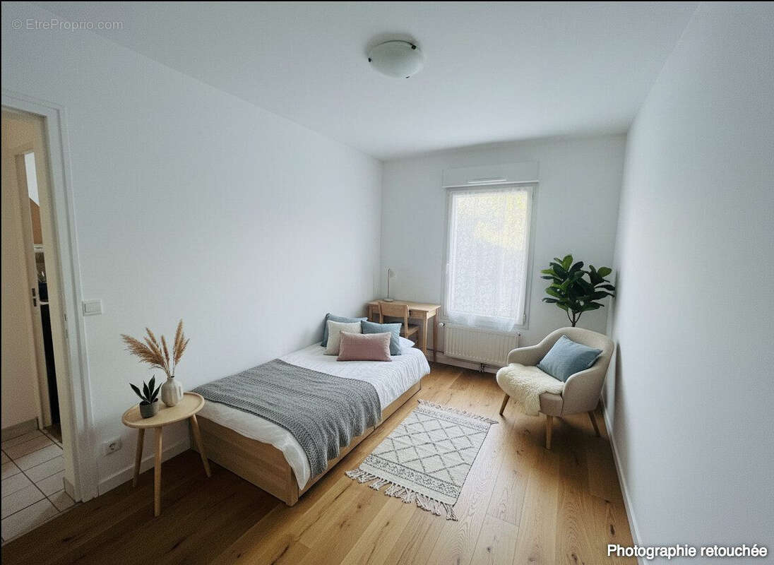 Chambre - Appartement à LA MEZIERE