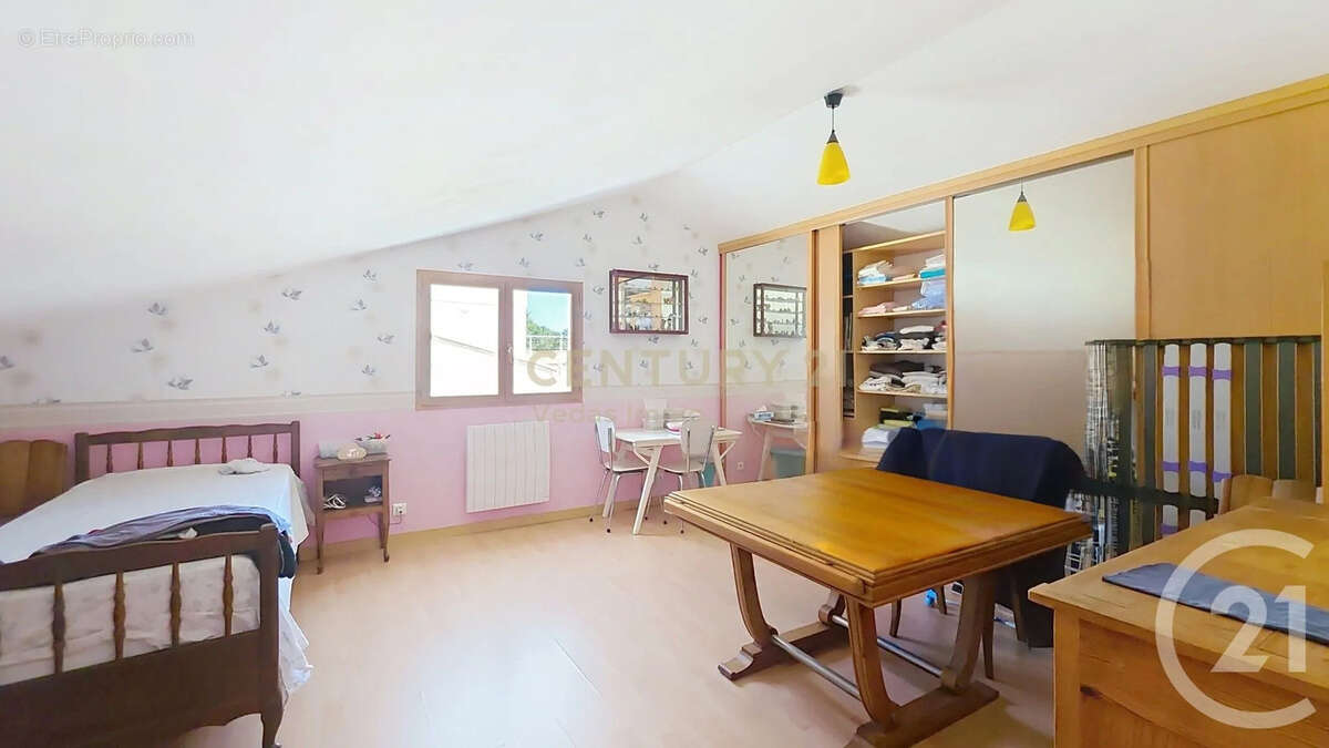 Maison 185 m² à Saint-Jean-De-Vedas  - photo 17