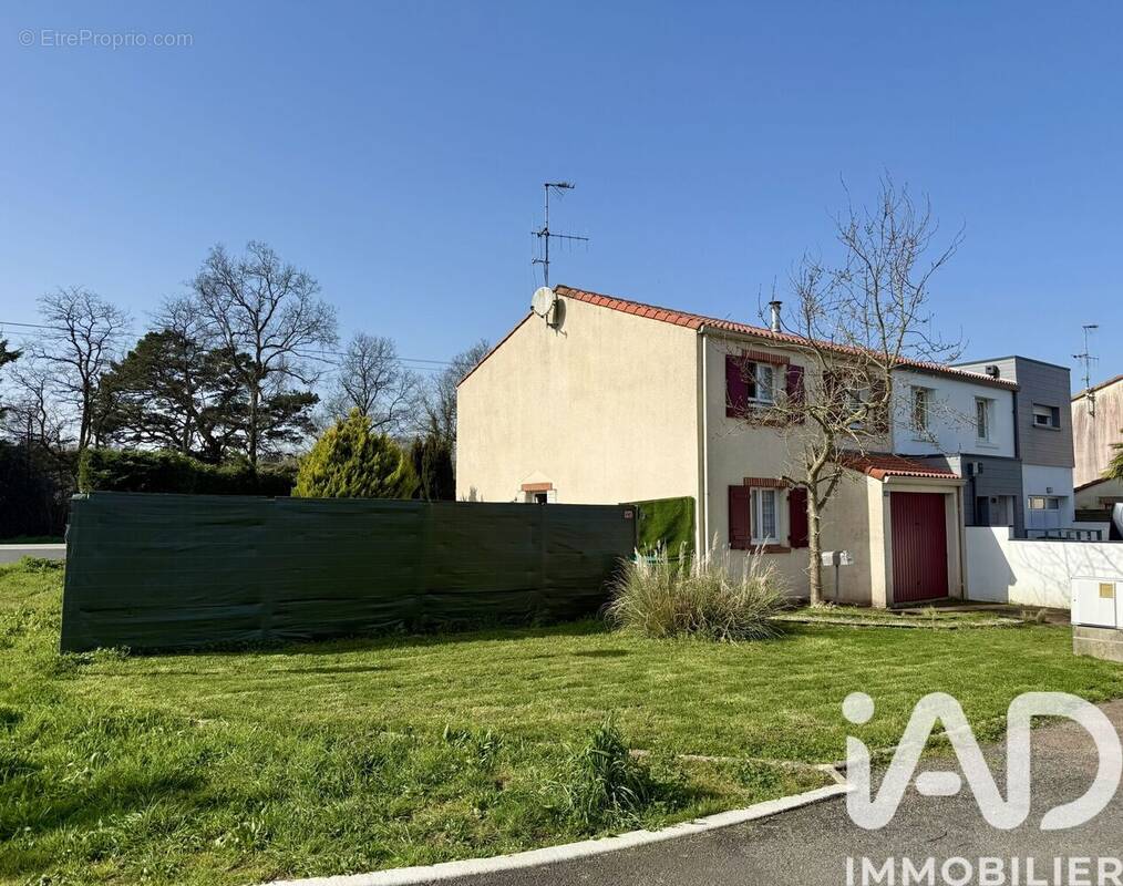 Photo 1 - Maison à ROCHESERVIERE