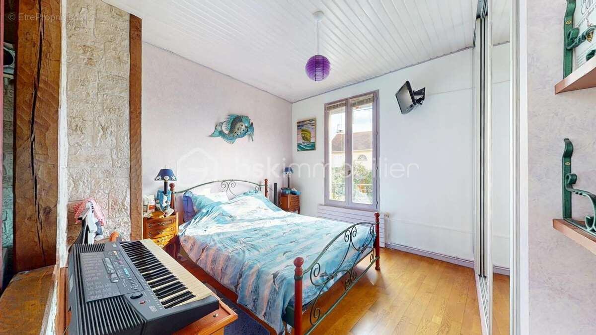 Quartier du Coteau – Maison familiale avec charmant jardin, terrasse, sous-sol total et nombreux stationnements ! - photo 10