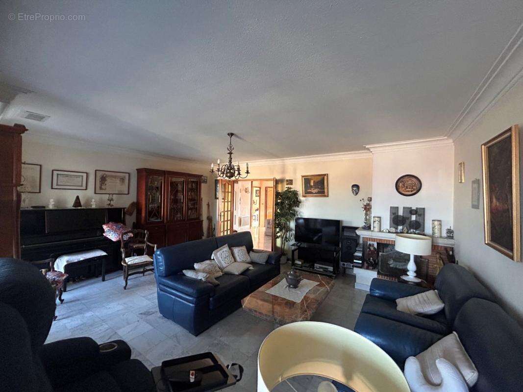 Appartement à POUSSAN