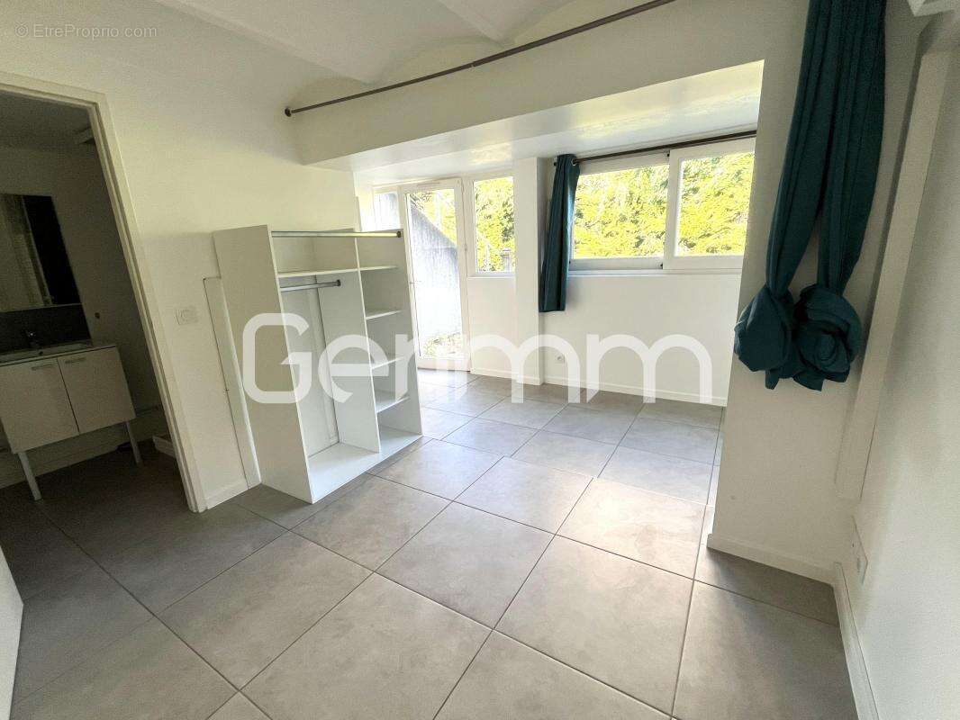 Appartement à SAINT-MARTIN-D'HERES