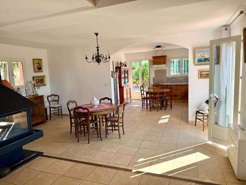 La CADIERE-D'AZUR  Élégante villa de plain-pied dans un environnement d'exception - photo 10