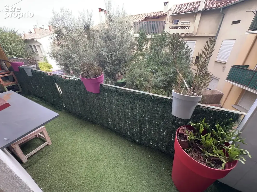 Appartement F3, 1 er étage sur 3, grand balcon, cave - photo 3