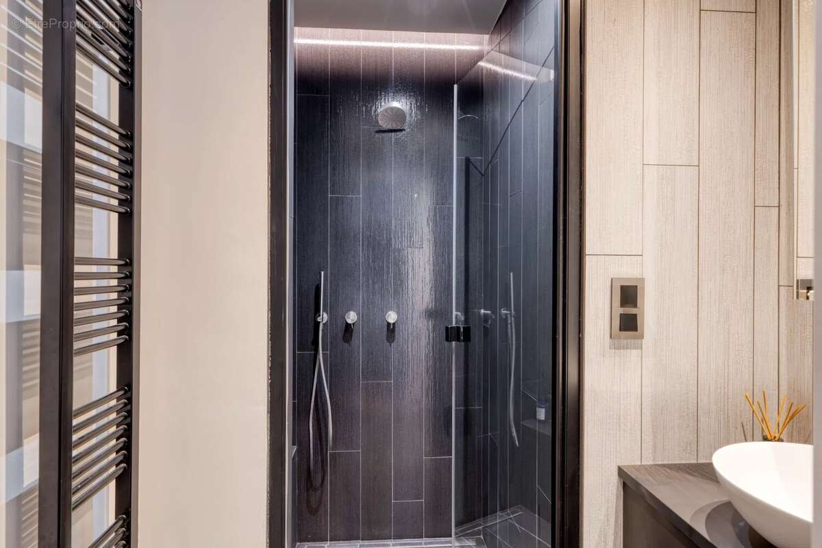 Appartement à PARIS-1E