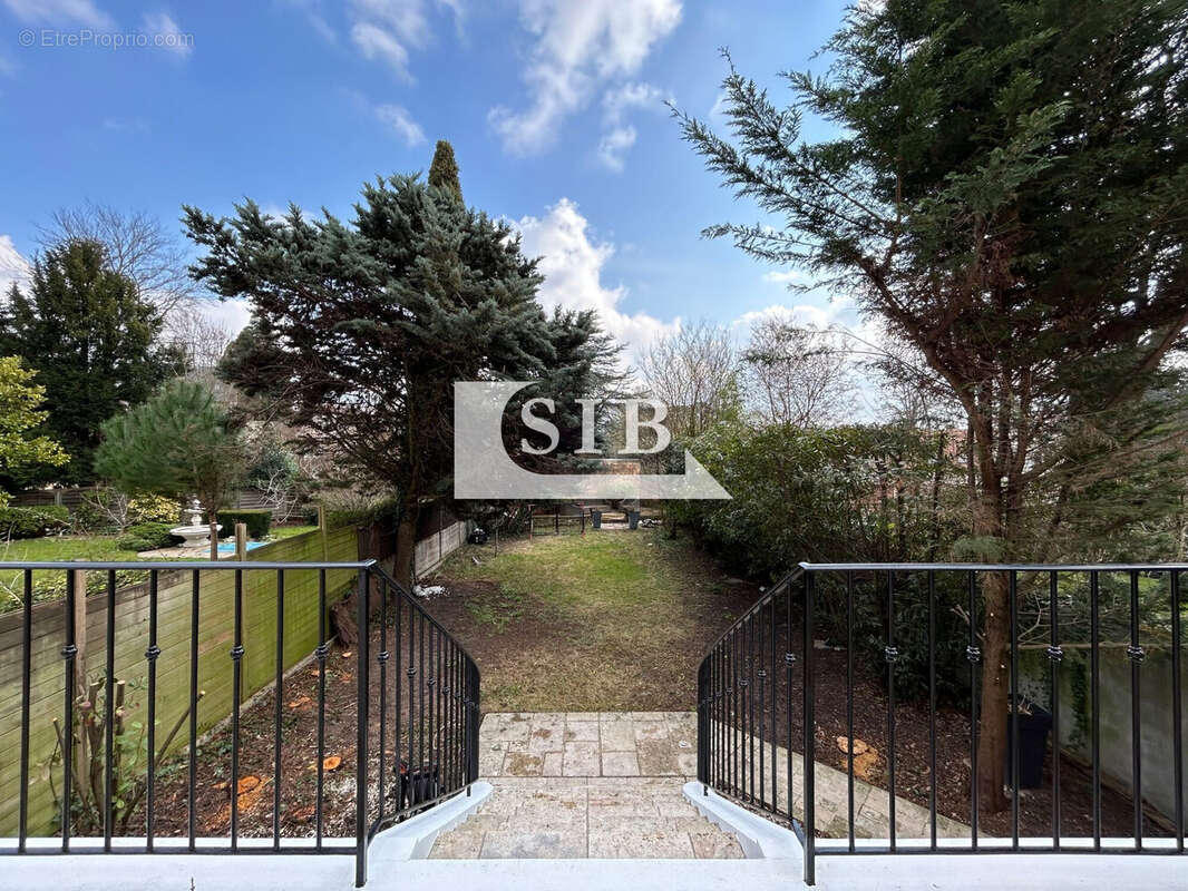 Maison à VERRIERES-LE-BUISSON